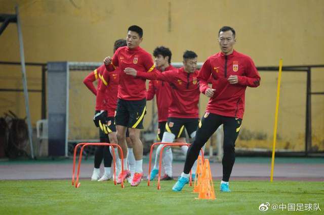 U23亚洲杯分组A组：卡塔尔、澳大利亚、约旦、印尼B组：日本、韩国、阿联酋、中国C组：沙特、伊拉克、泰国、塔吉克斯坦D组：乌兹别克斯坦、越南、科威特、马来西亚罗马诺：格列兹曼专注于马竞 他不会在冬窗加盟曼联罗马诺在今天的专栏中谈到了格列兹曼，直接指出法国球星只想留在马德里竞技，和曼联没有联系。